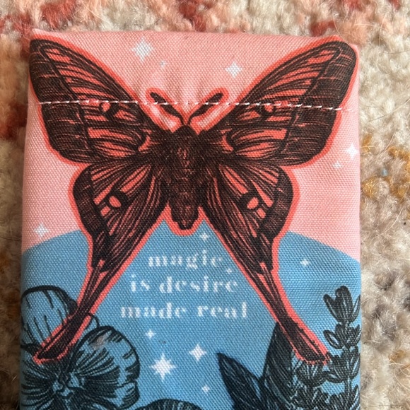 Owl Crate Original Bookmark Holder - Picture 2 of 4